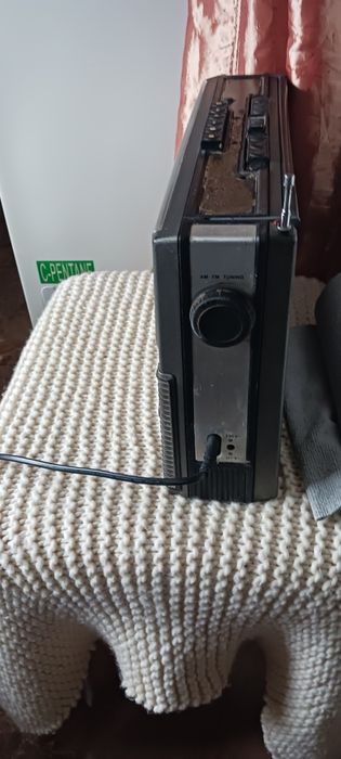 Vind radiocasetofon ITT pt colectionari