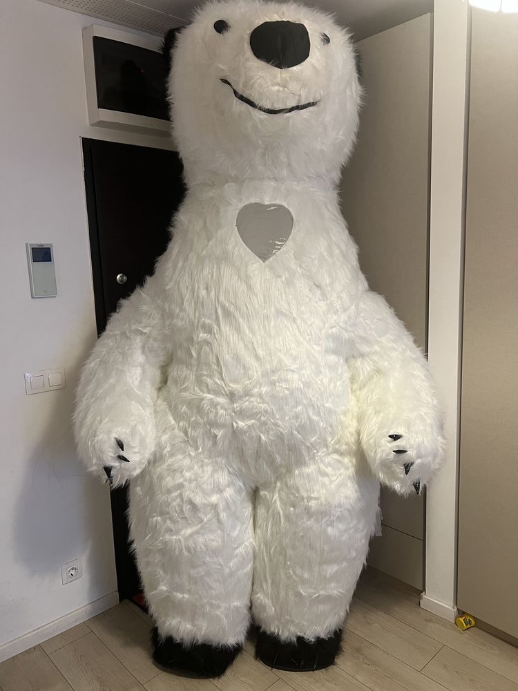Mascota gonflabila urs alb-negru 2.6 m cu baterie inclusa de 2 ore
