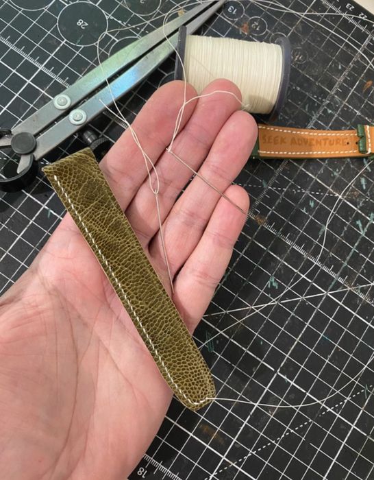 Curea pentru ceas din piele de strut lucrata in totalitate manual