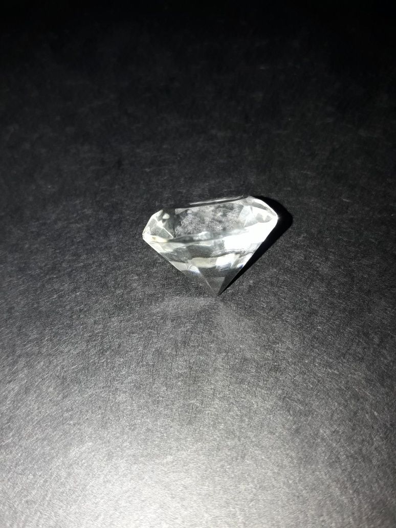 Diamant de 2 cm.