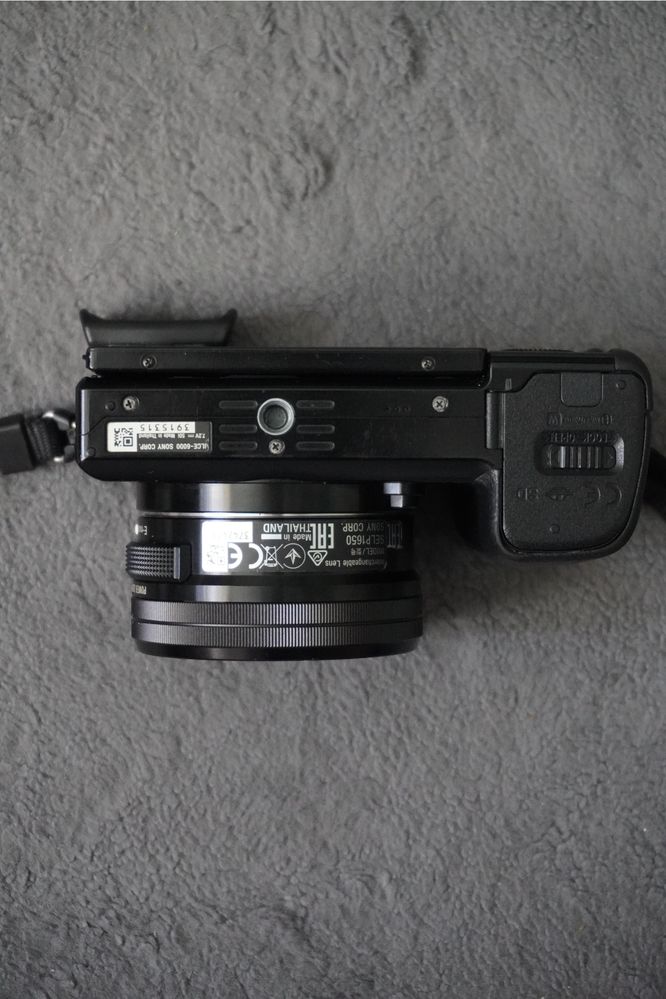 Sony A6000 + Obiectiv 16-50 + baterie + curea