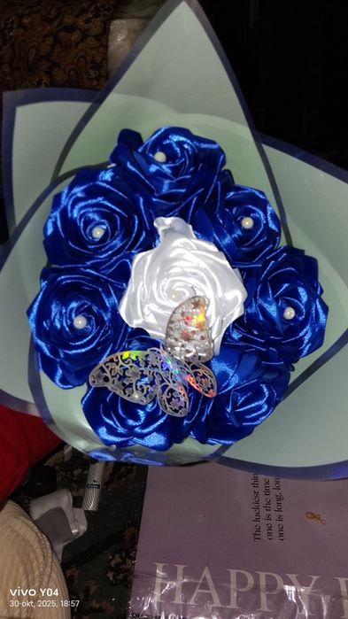 Suniy gullar sotiladi