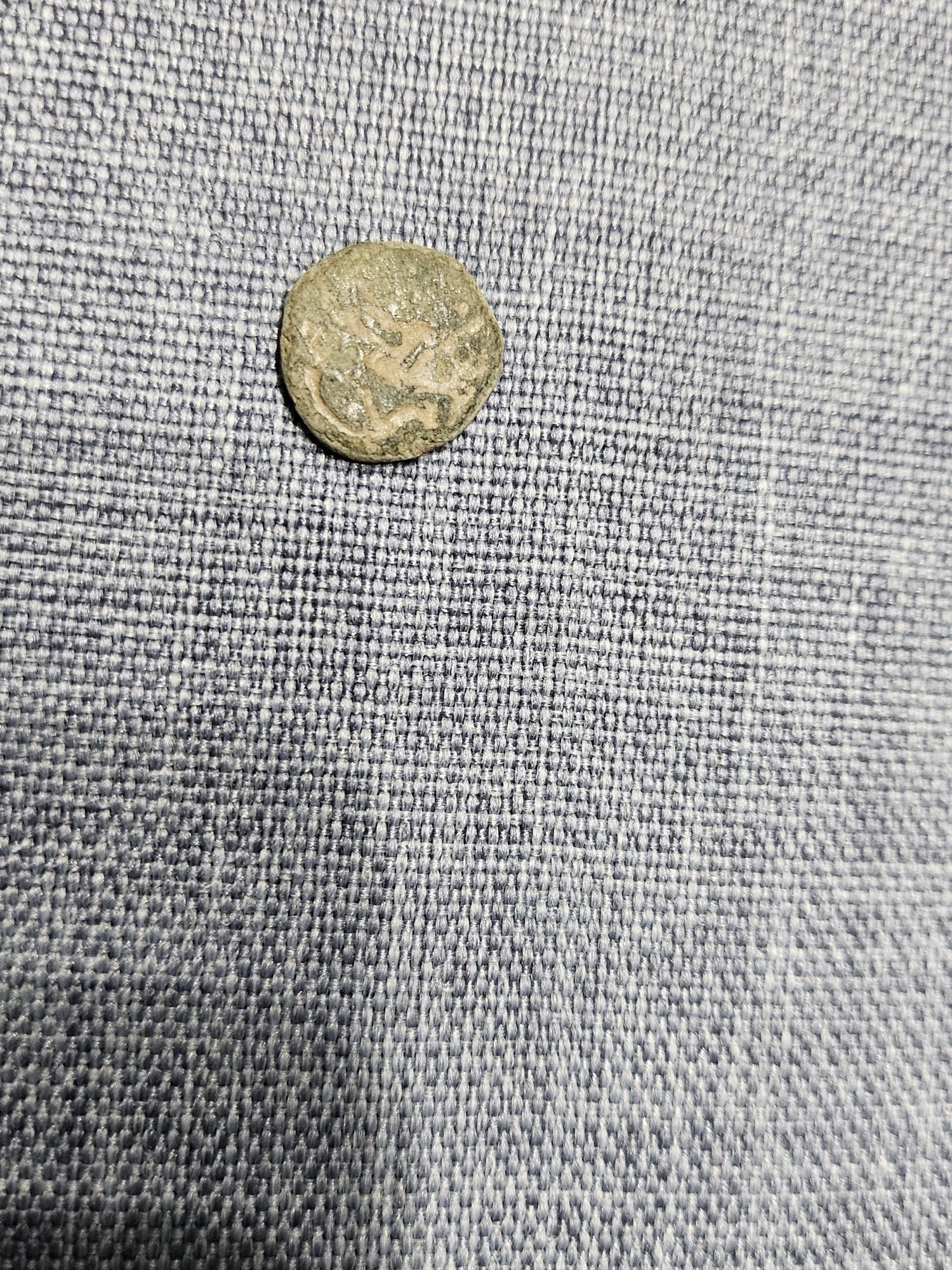 Продавам антични монети