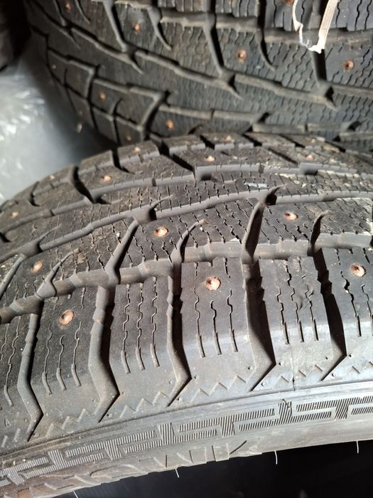 Продам 4 болона шипы на 19 по33т