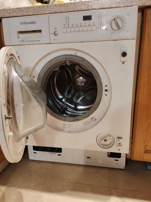 пералня за вграждане  на части ELECTROLUX