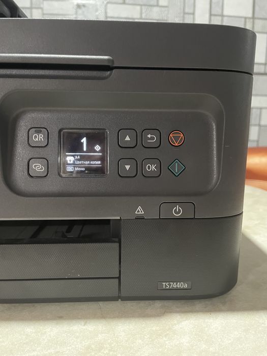 цветной принтер,практический новый,цветной