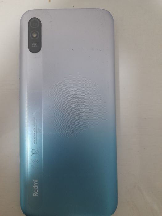 Смартфон бу немного зади потерта