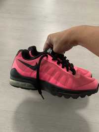 Adidasi Nike roz neon mărime 35,5