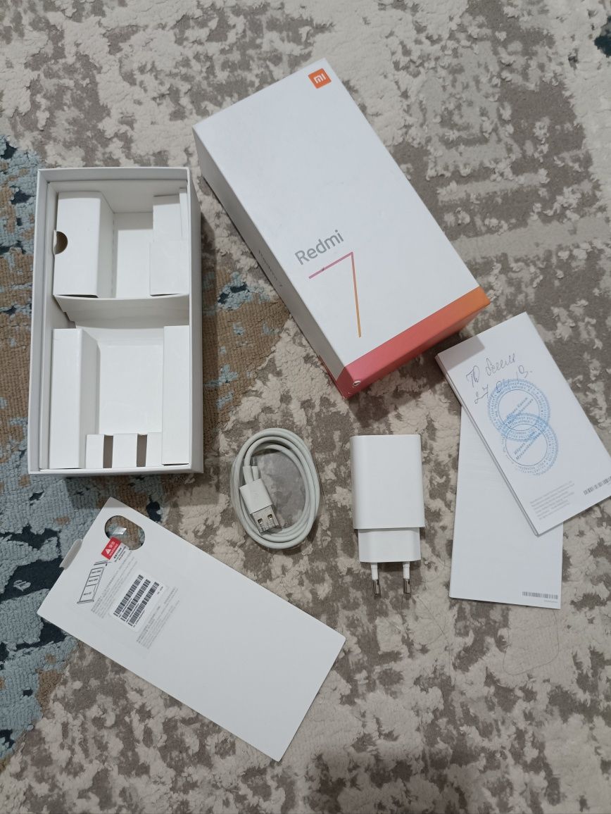 Продам смартфон XIAOMI Redmi 7