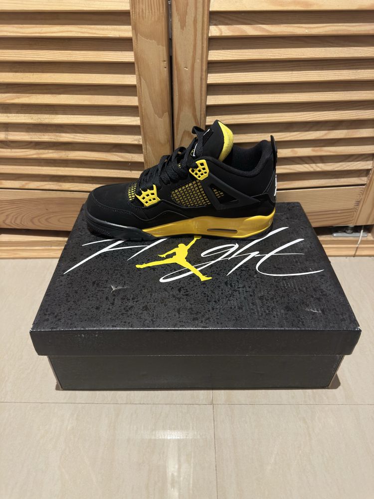 Jordan 4 Thunder Marimea 39