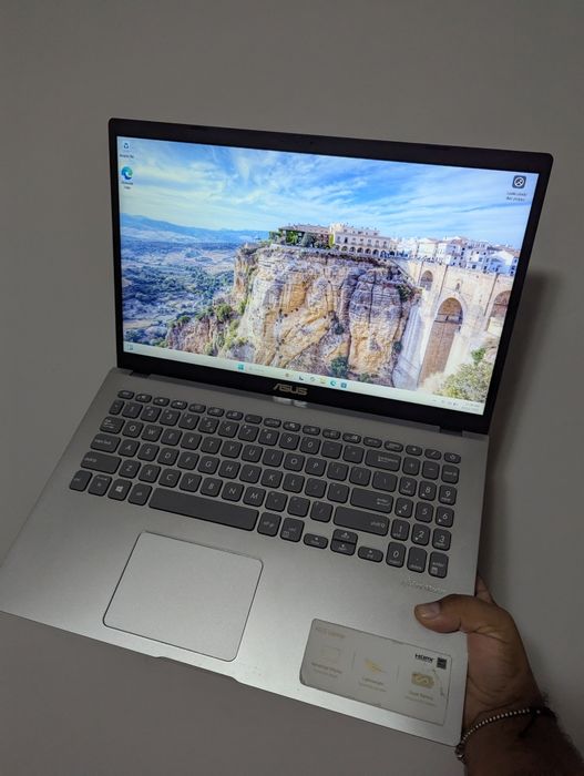 Asus i3 gen 10 , 12gb ram , SSD nvme 256