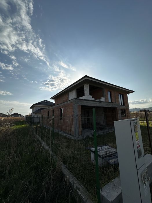 Casa de vanzare cu etaj - Budesti