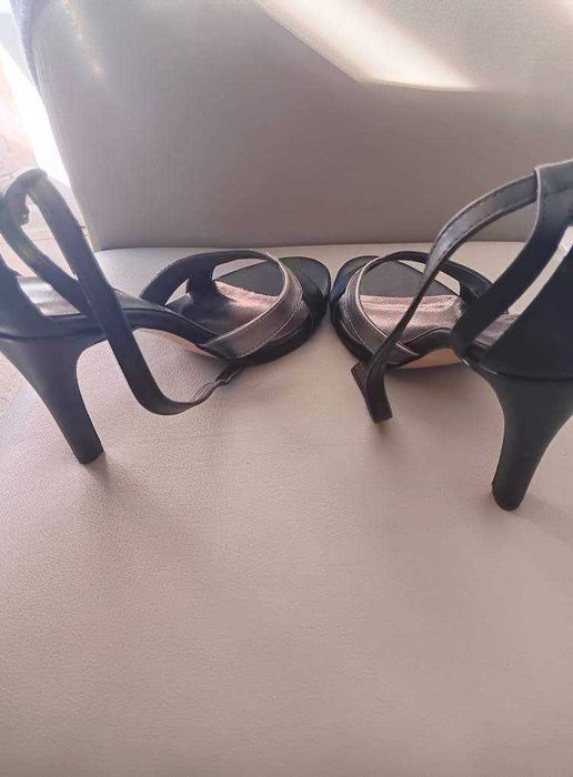 Сандали на висок ток 39 номер