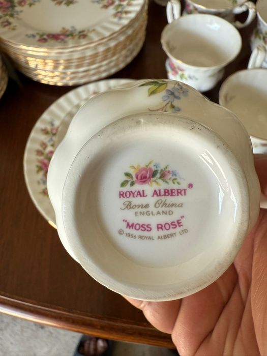 Myotts hunter ,Royal Albert, două seturi cfaea