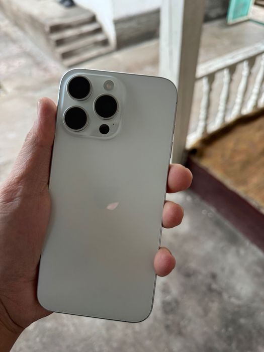 iPhone 15 pro max white