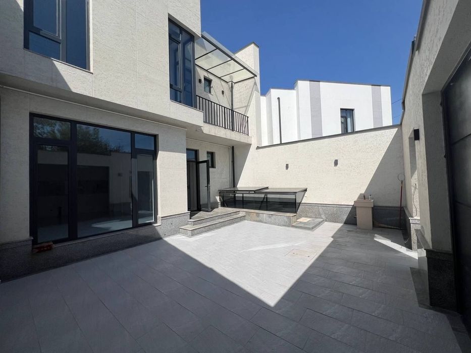 срочно продается новый Евродом циалковиский 2-соток 3-уровень 6-комн