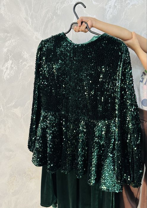 Костюм почти новый , в хорошем состоянии, кофта с юбкой