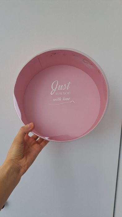 Круглые коробки под цветы и подарки