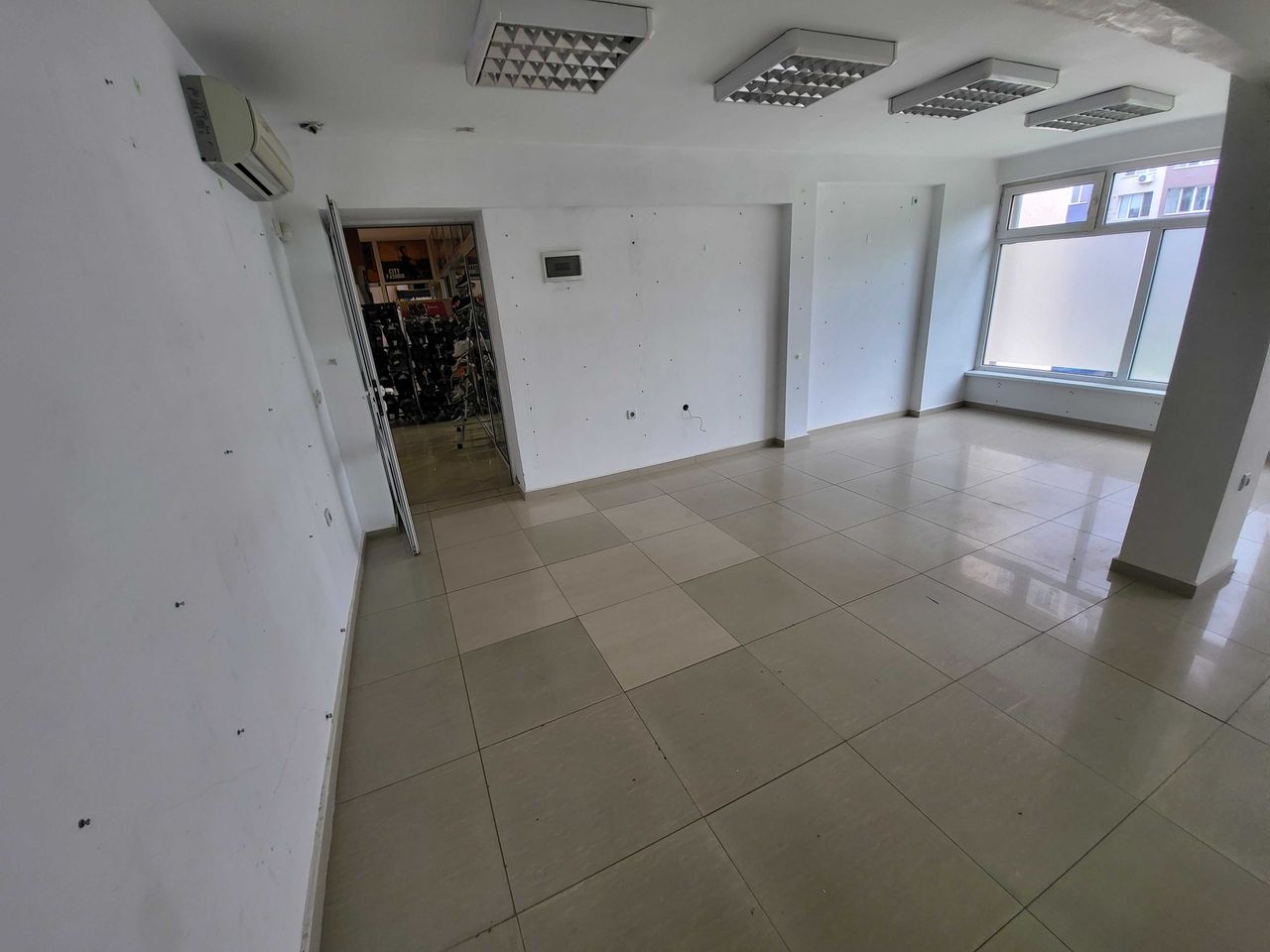 Продава се Магазин в Бургас, Славейков - 55 кв.м за 399 €/кв.м - Снимка #6
