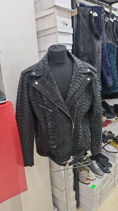 Мужская куртка из кожи питона