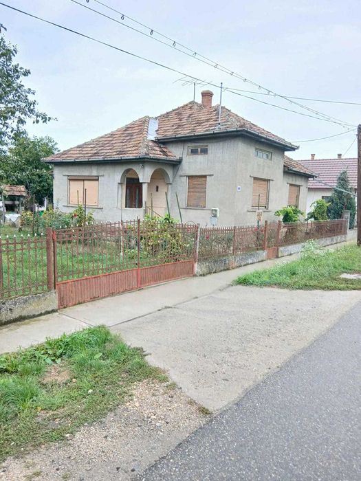 Casa de vanzare in localitatea Dobra