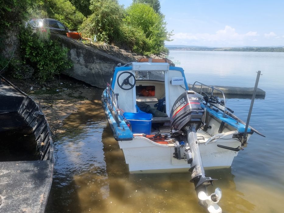 Vand barca cu motor si peridoc înmatriculate Ro