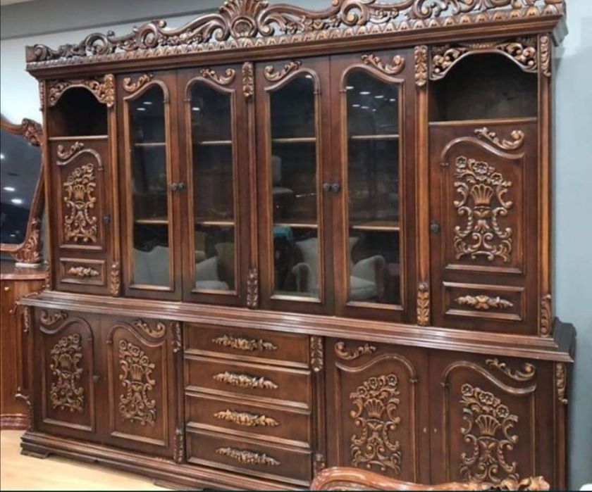 Vitrina stil baroc sculptata