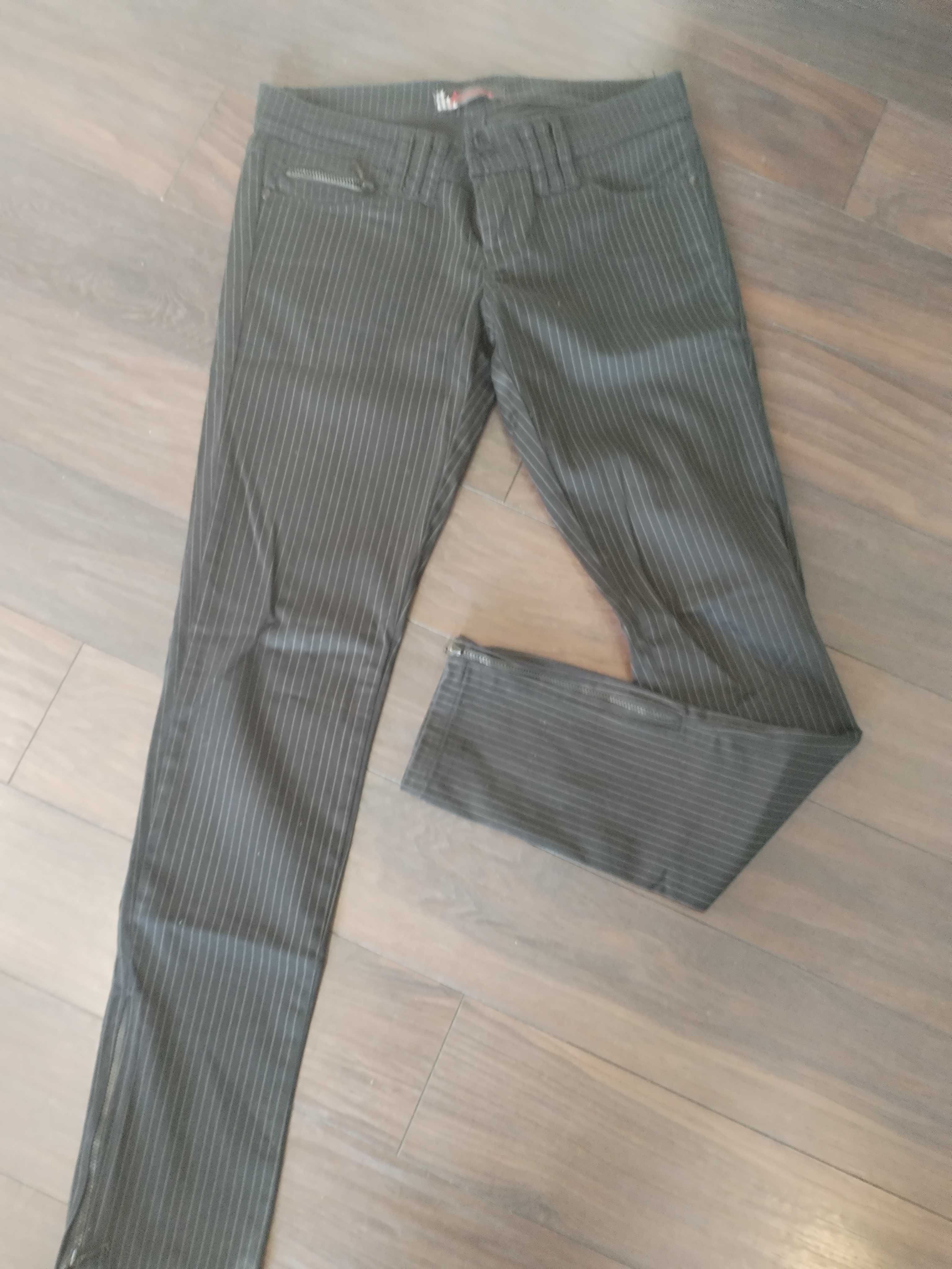 Pantaloni Stradivarius 36