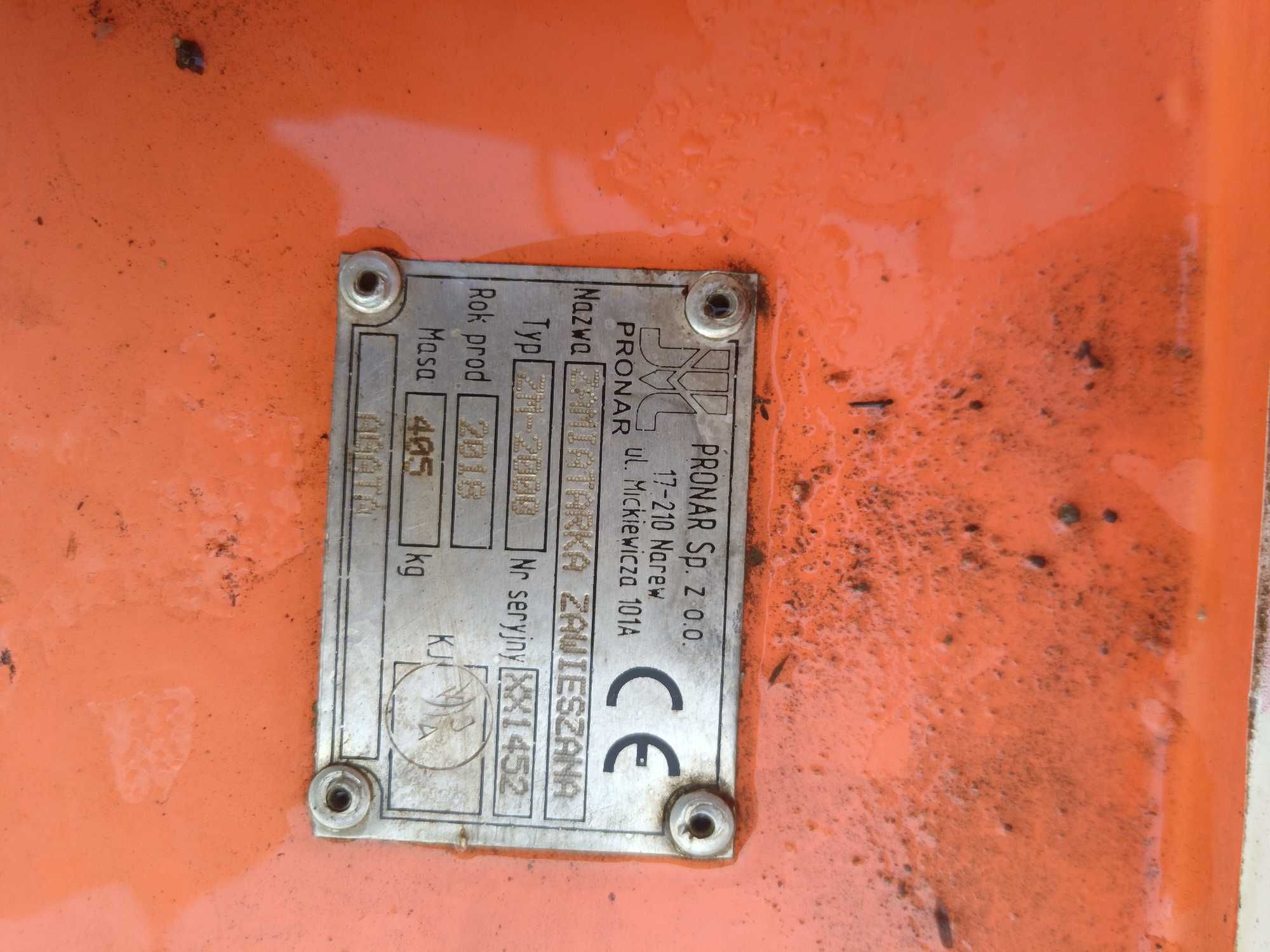 Mătură stradală atașament buldoexcavator sau tractor