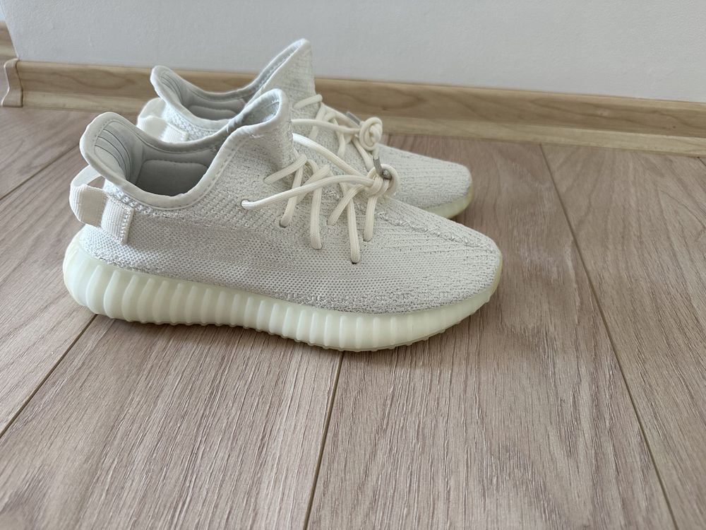 Adidasi yeezy nr :39,5