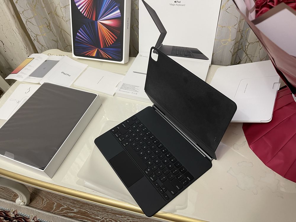 Топовый iPad Pro 12,9/ Wifi +Sim/ Magic KeyBoard в поадрок