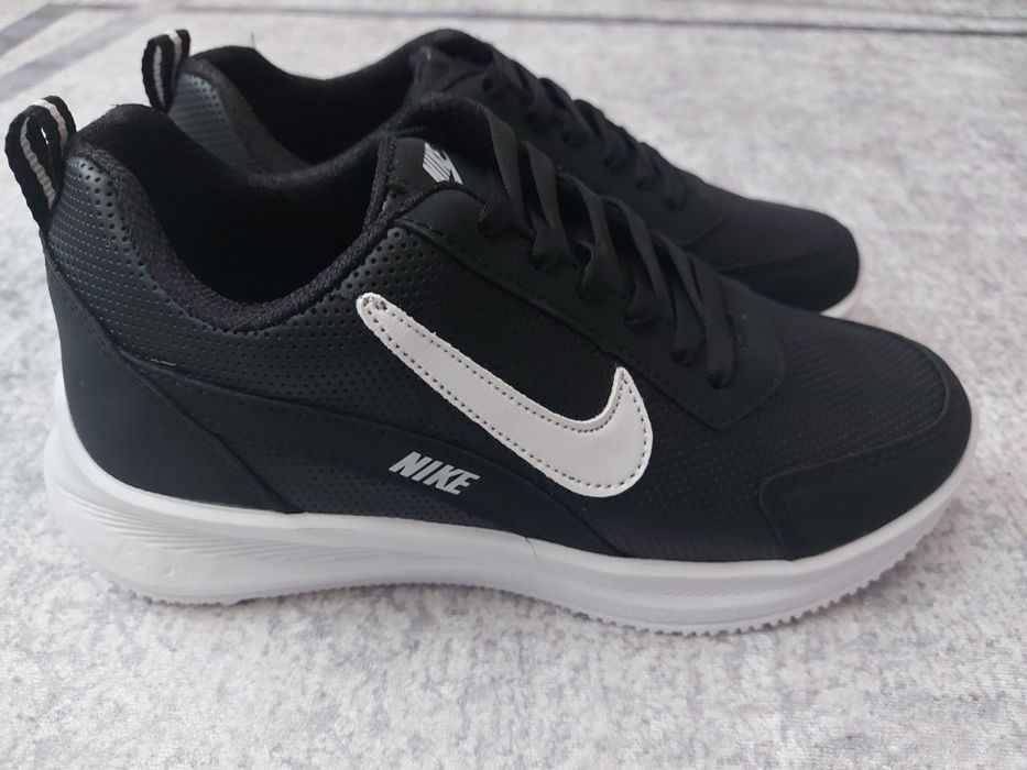 Дамски кожени маратонки Nike