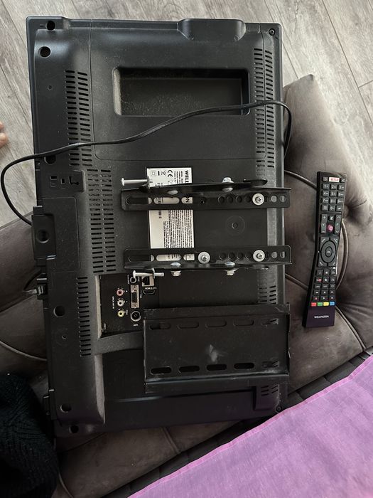 Televizor smart 65 cm