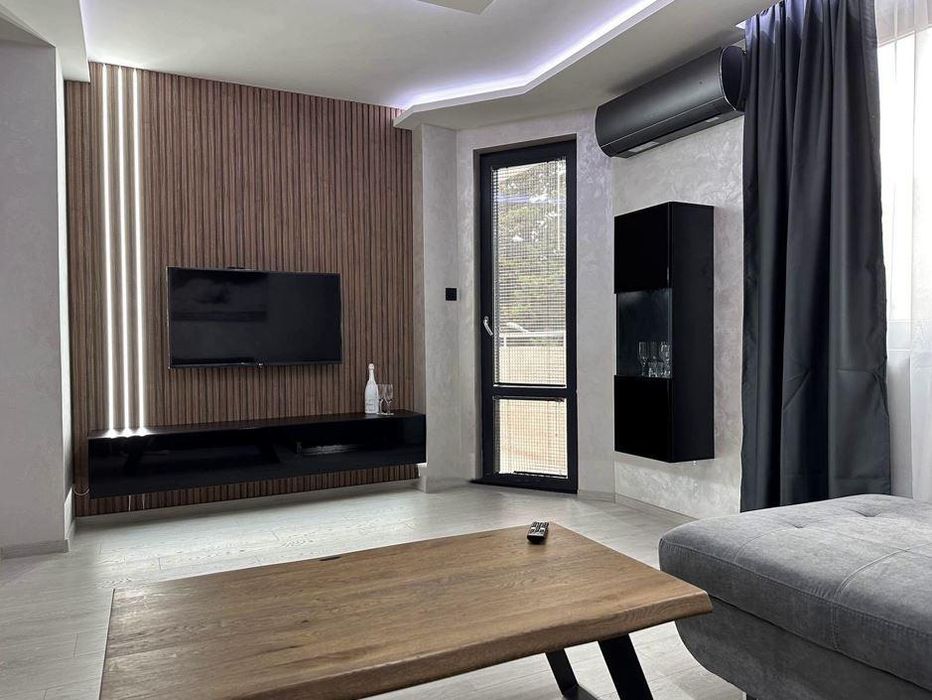 Двустаен, под наем, Център с паркомясто