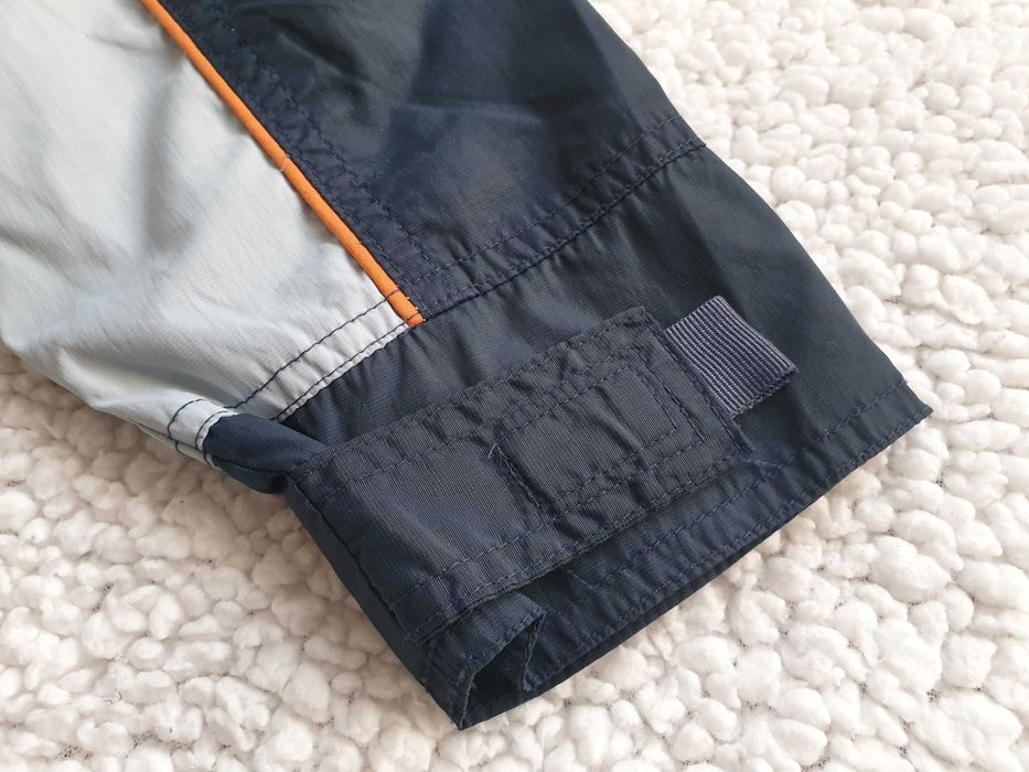 Geaca bebe marimea 98, impermeabila, cu gluga