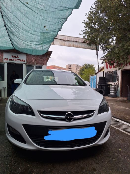 Opel astra j an de fabricație 2015 noiemb 82770 km reali rie