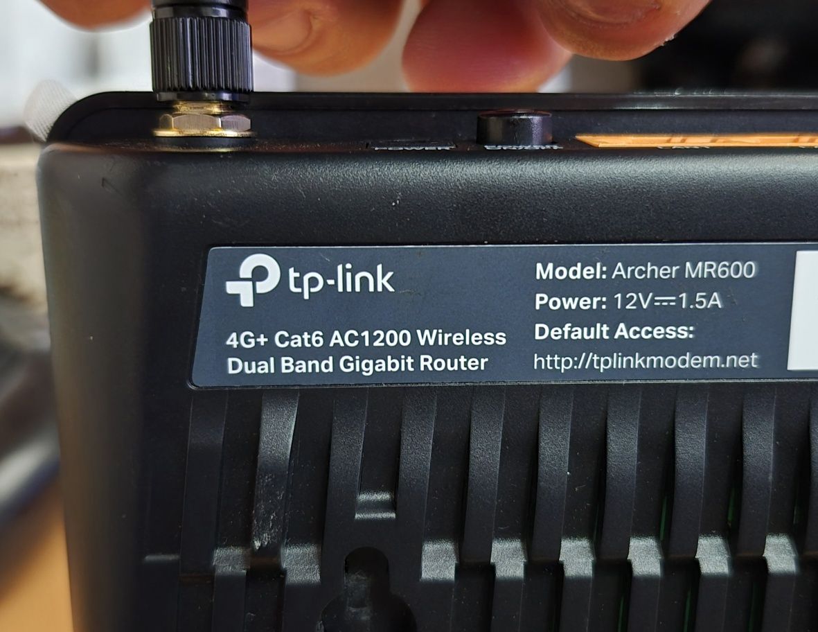 Рутер със сим карта TP Link MR600 4G+