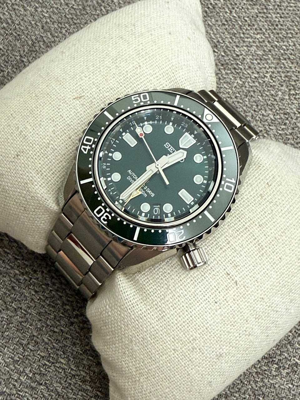 Часовник Seiko MM200 GMT SPB381J1
