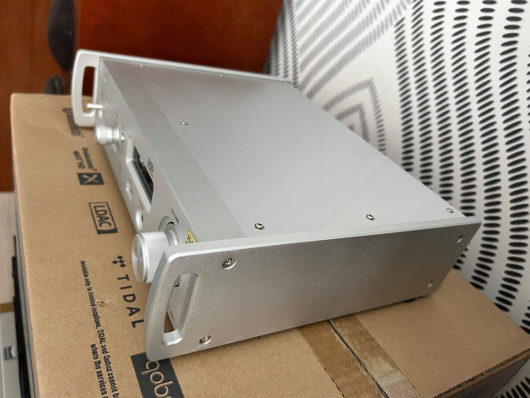 TEAC NT-505 Streamer + DAC + Preamplificator (full box)