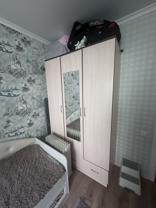 Продам Шкаф бежевый в спальню, в прихожую
