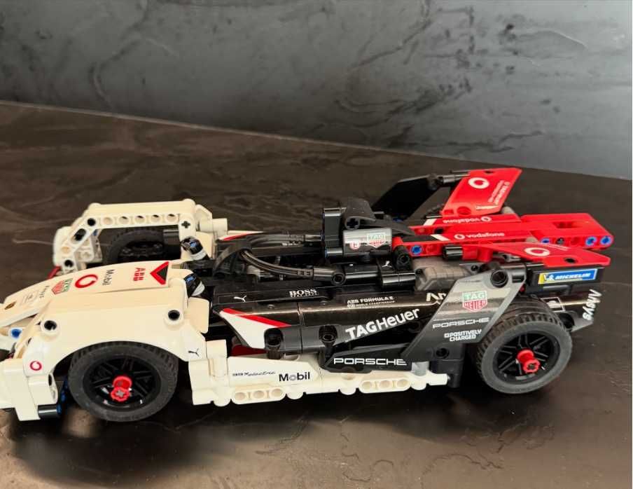 LEGO Technic Formula Porsche 99X Electric 42137