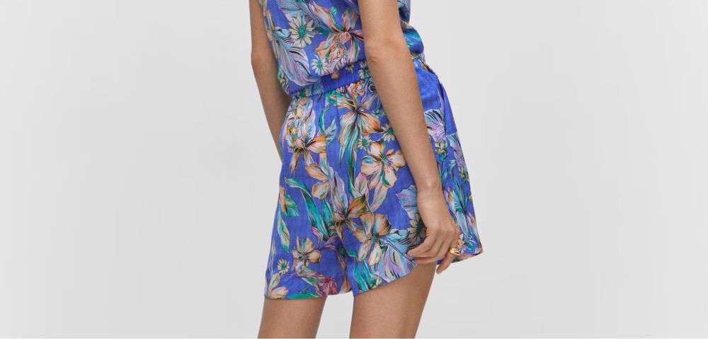 Pantaloni scurti cu imprimeu tropical