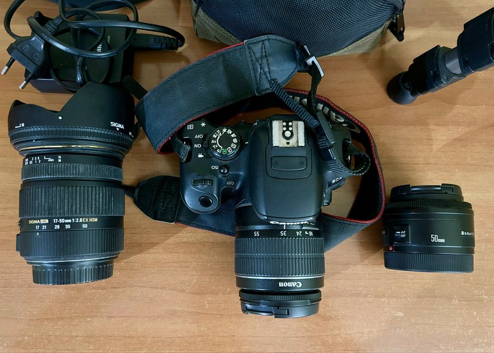 Vând Pachet complet DSLR Canon EOS 700D + 3 Obiective + Accesorii