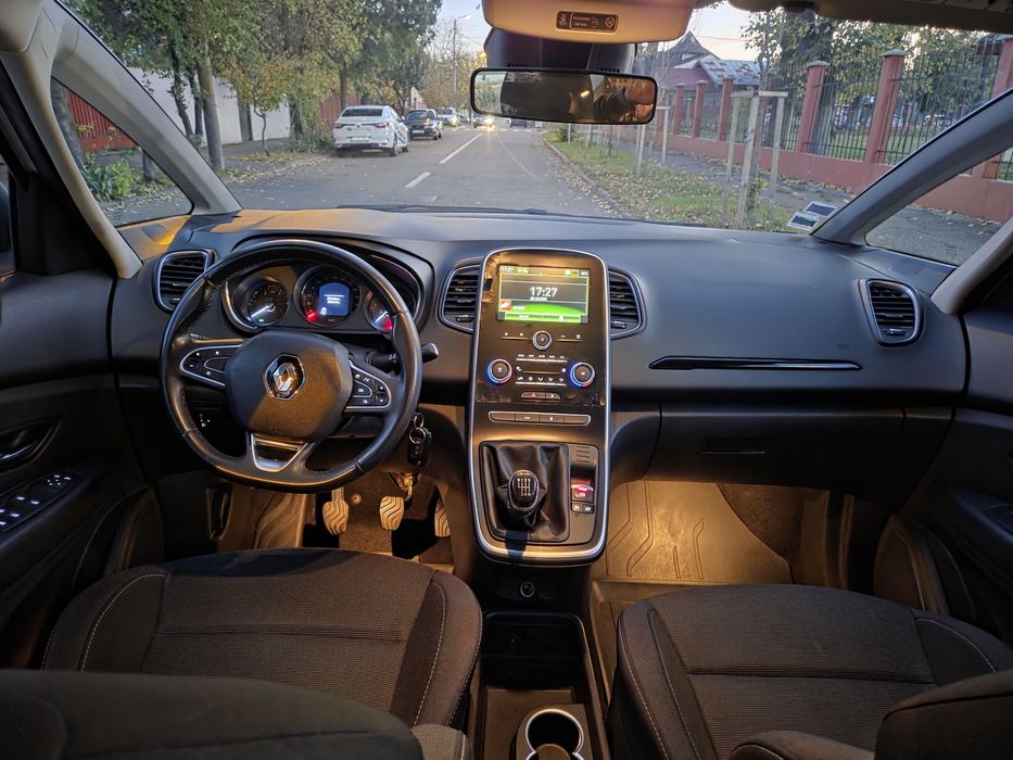 VÂND scenic 1.7DCI An fabricație 2019