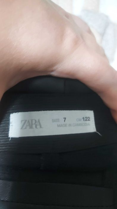 Пола-панталон Zara. Изработена от еко кожа.
