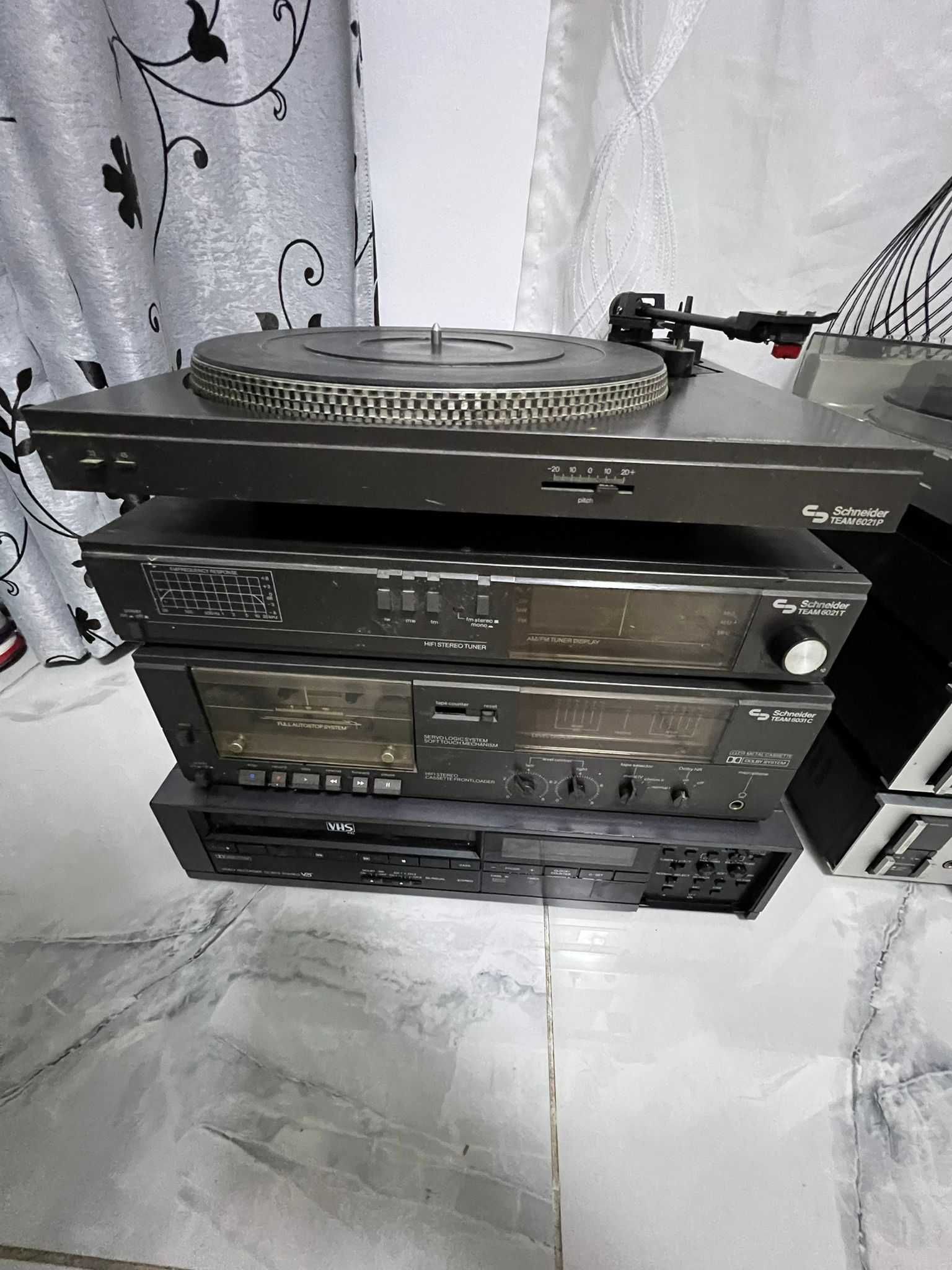 Pioneer Auto-return stereo turntable PL-640