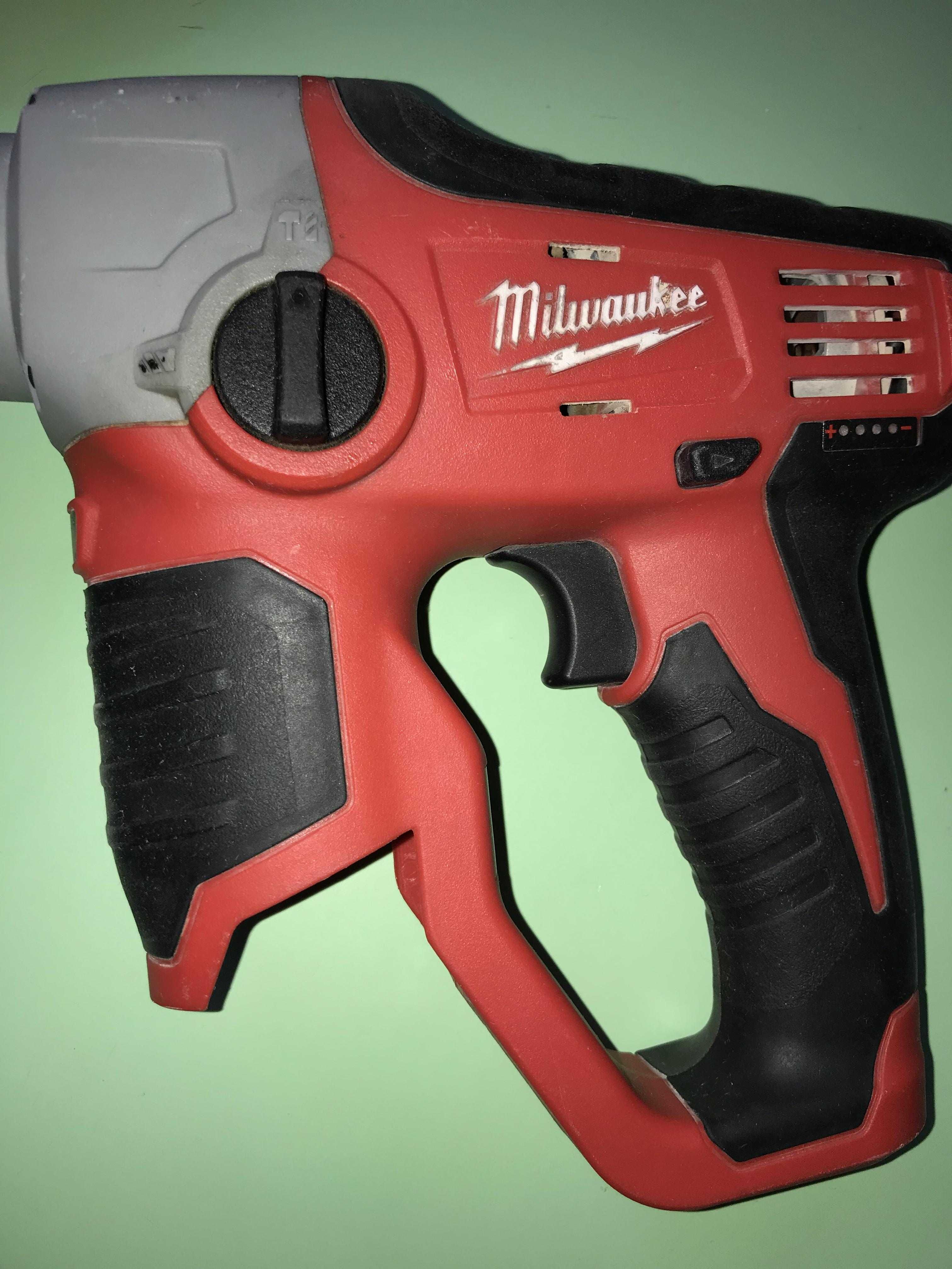 Milwaukee 2412-20 M12