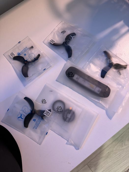 Drona DJI Avata 2, Fly More combo, in garantie, 3 baterii