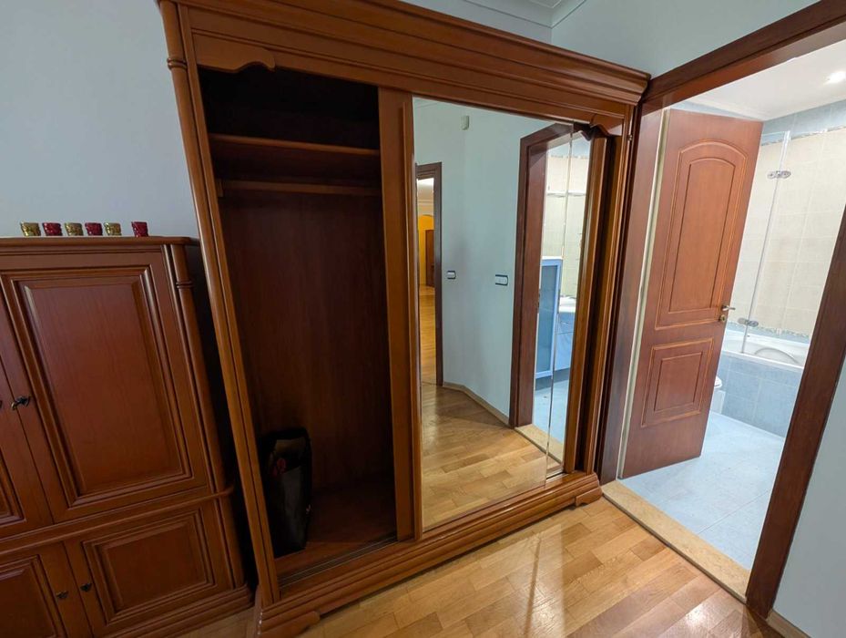 Гардероб с огледални врати (2 броя)