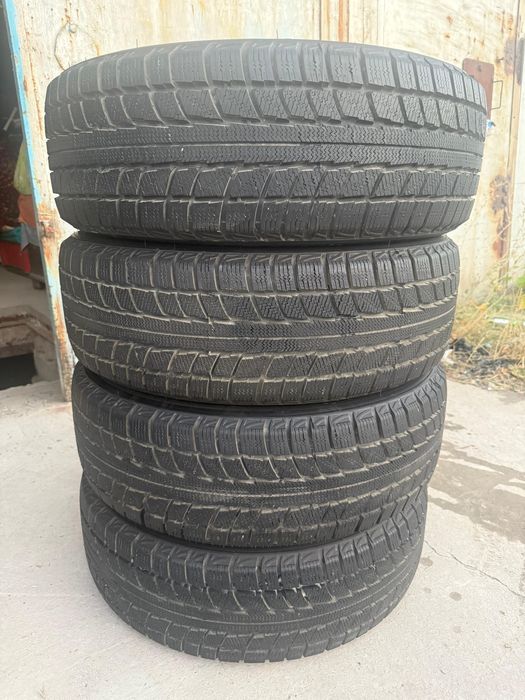 Шины  зимние 225/65/17